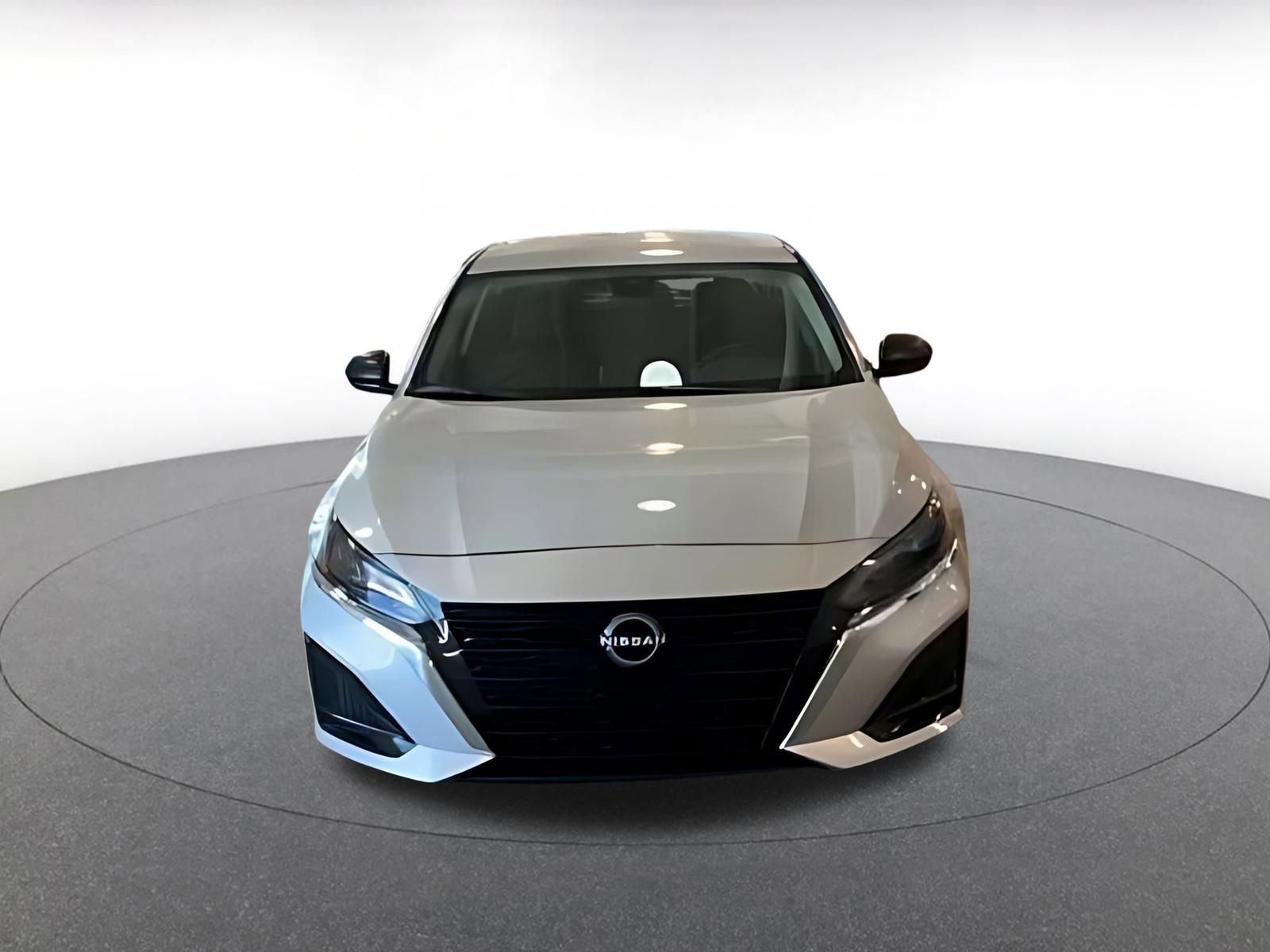 Used 2025 Nissan Altima 2.5 SV image 15