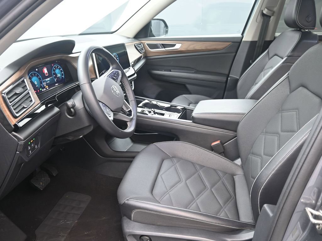 Used 2024 Volkswagen Atlas SE image 15