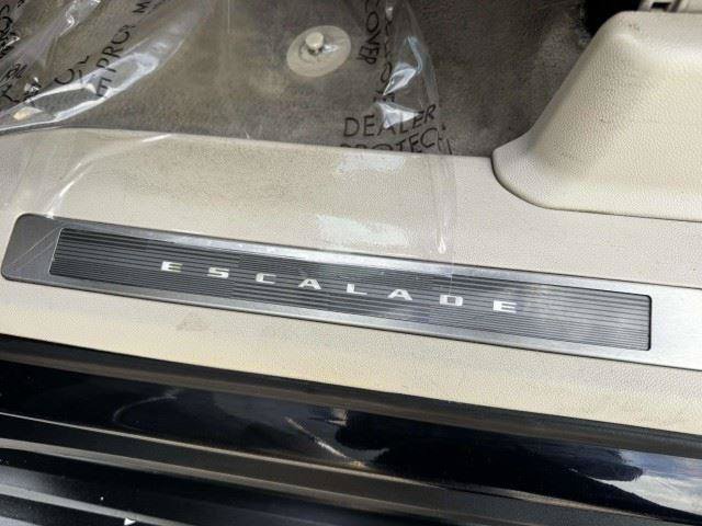 Used 2021 Cadillac Escalade Premium Luxury Platinum AWD/4WD image 27