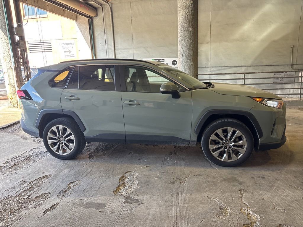 Used 2021 Toyota RAV4 XLE Premium image 2