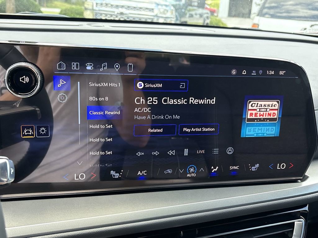 New 2026 Chevrolet Traverse LT image 14