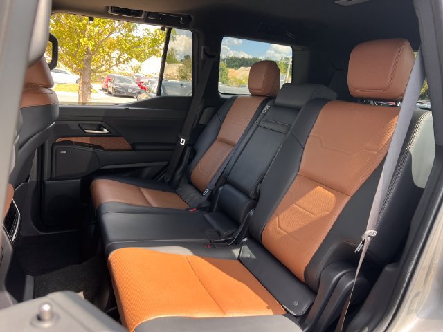 Used 2024 Lexus GX 550 w/ Accessory Package (31) AWD/4WD image 20