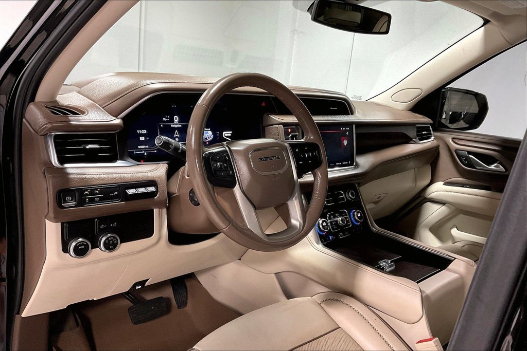 Used 2022 GMC Yukon Denali RWD image 16