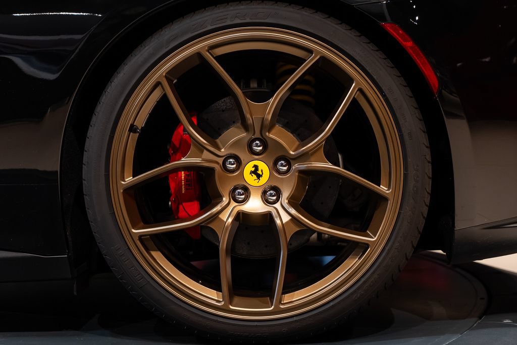 Used 2018 Ferrari GTC4Lusso AWD/4WD image 14