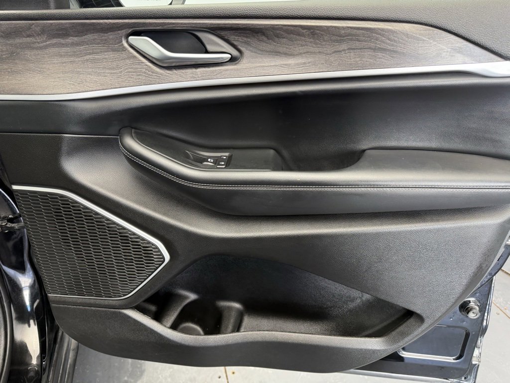 Used 2022 Jeep Grand Cherokee Limited image 48