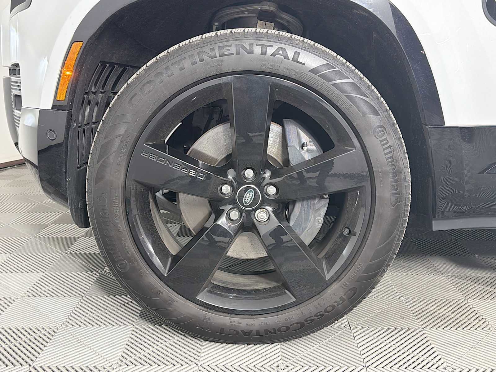 Used 2025 Land Rover Defender 110 X-Dynamic SE AWD/4WD image 31