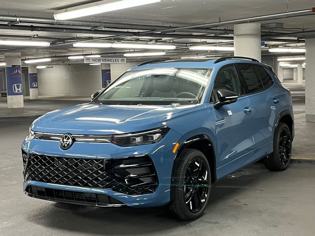 New 2025 Volkswagen Tiguan SE R-Line image 3