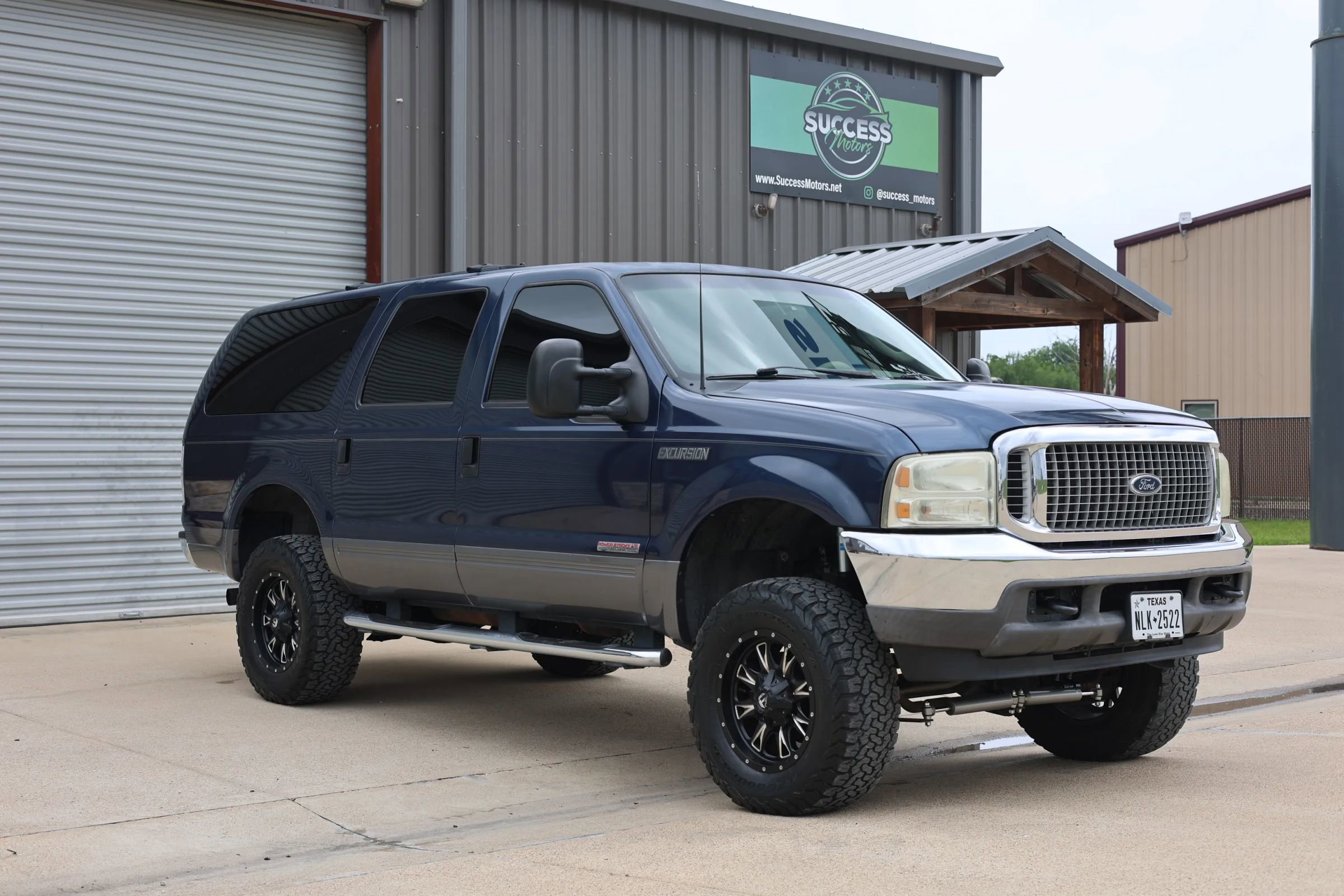 Used 2003 Ford Excursion XLT AWD/4WD image 1