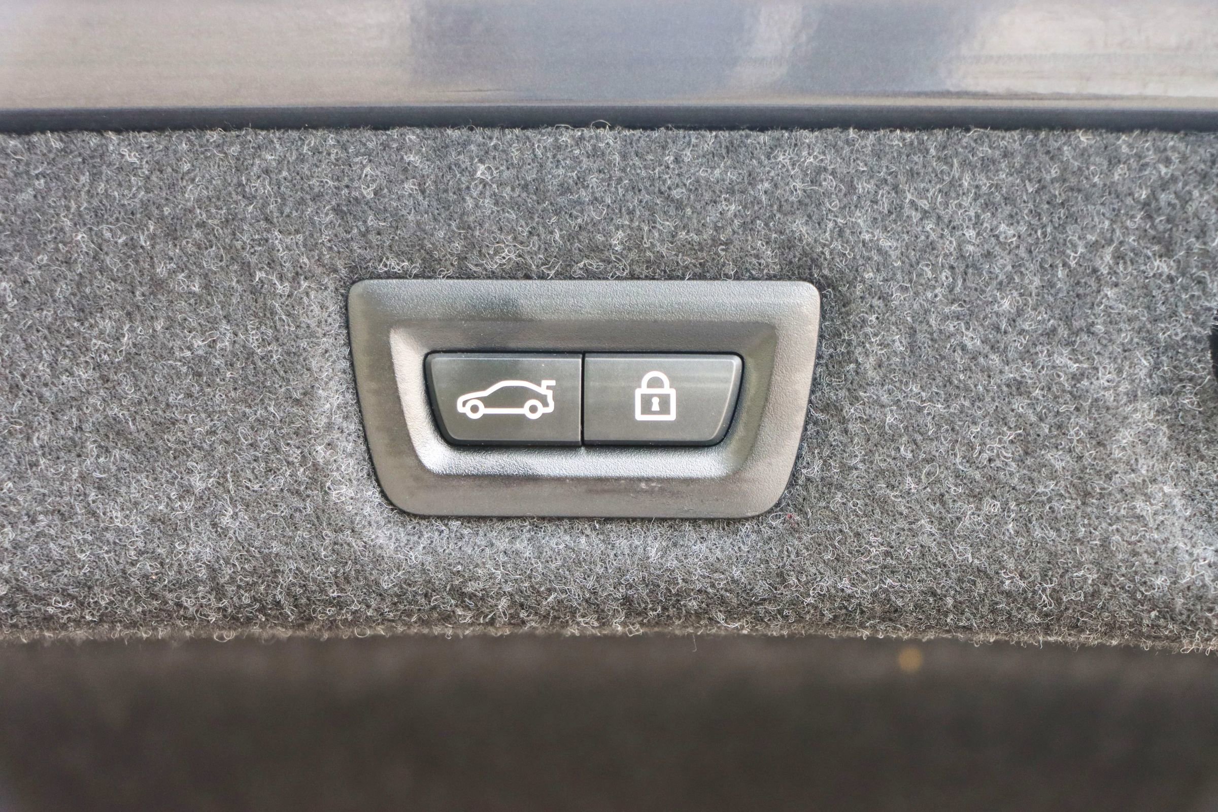 Used 2019 BMW 530e w/ Convenience Package image 25