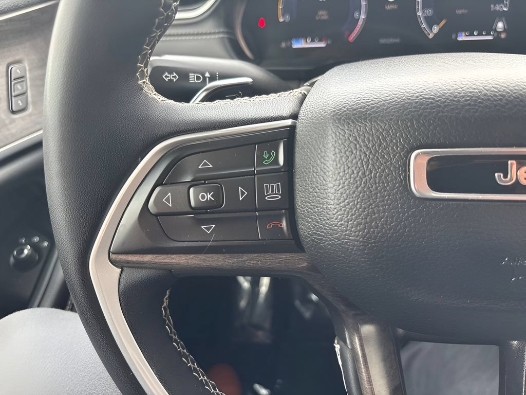 Used 2023 Jeep Grand Cherokee Limited AWD/4WD image 18