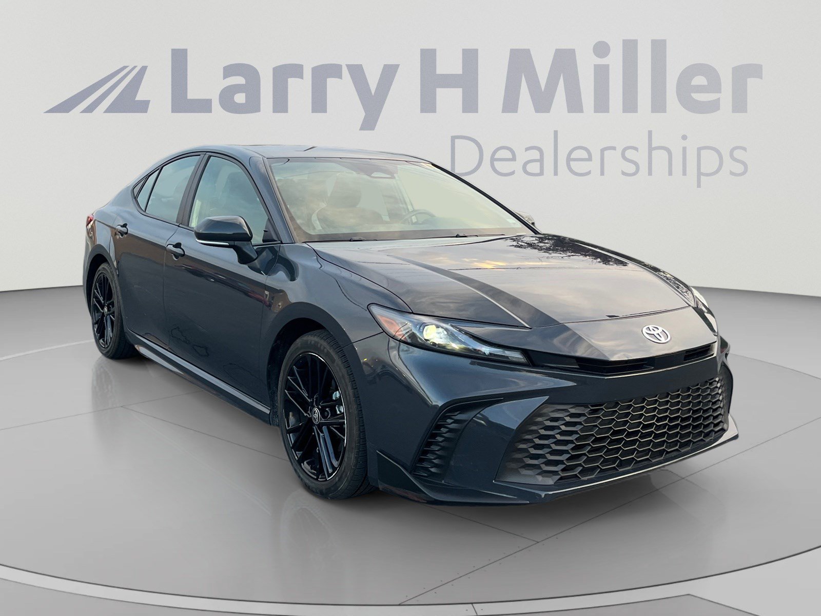 Used 2025 Toyota Camry SE FWD image 7