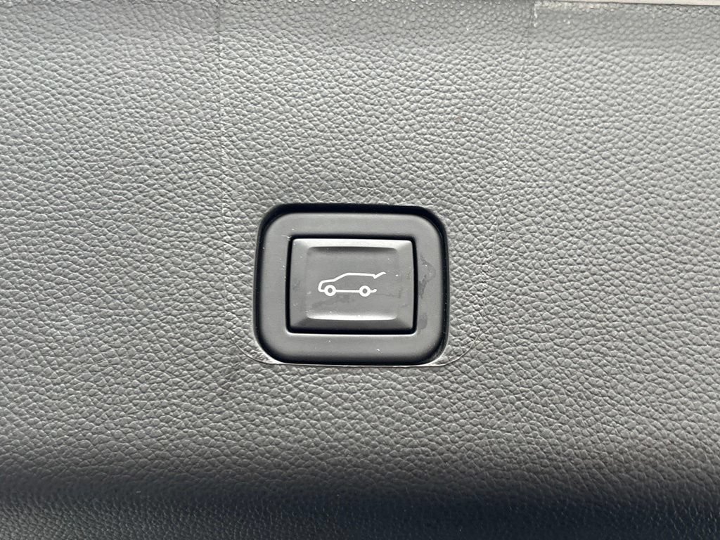 Used 2023 Chevrolet Traverse LT FWD image 33