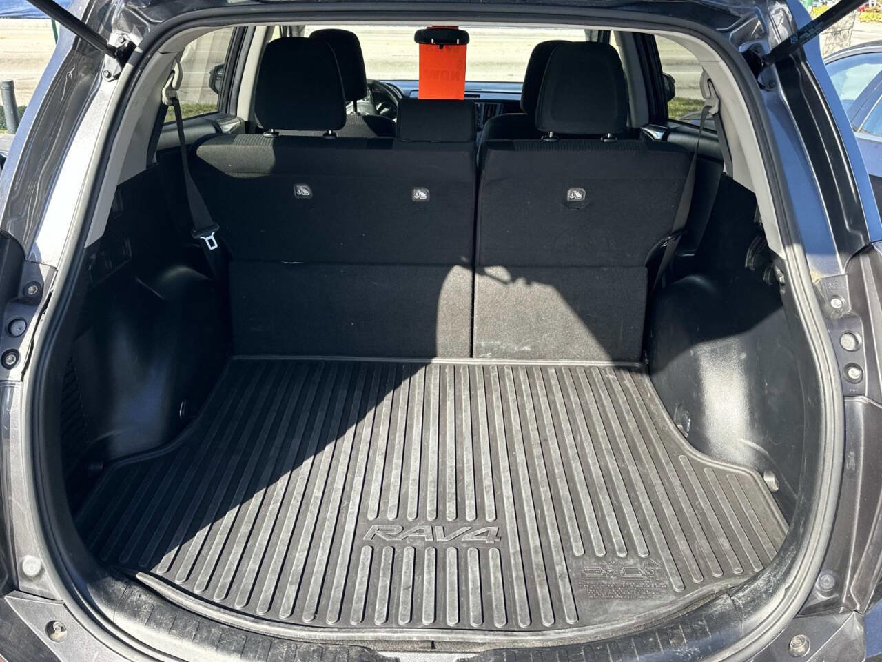 Used 2018 Toyota RAV4 LE image 8