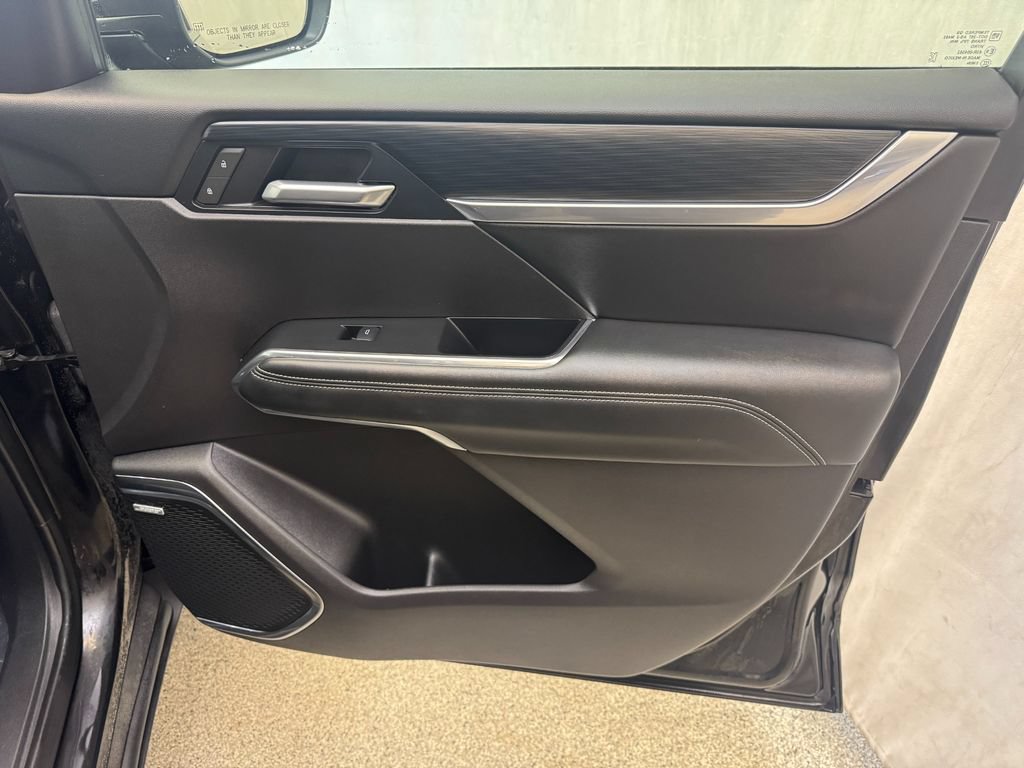 Used 2025 GMC Acadia Elevation FWD image 27