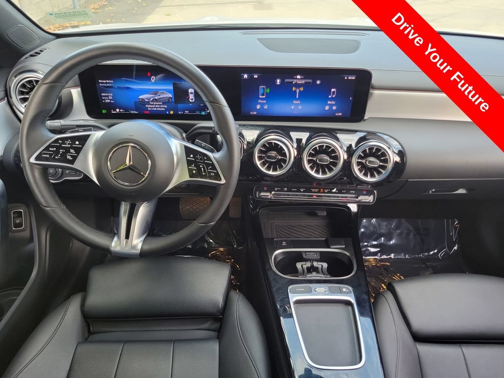 Used 2025 Mercedes-Benz CLA 250 image 4