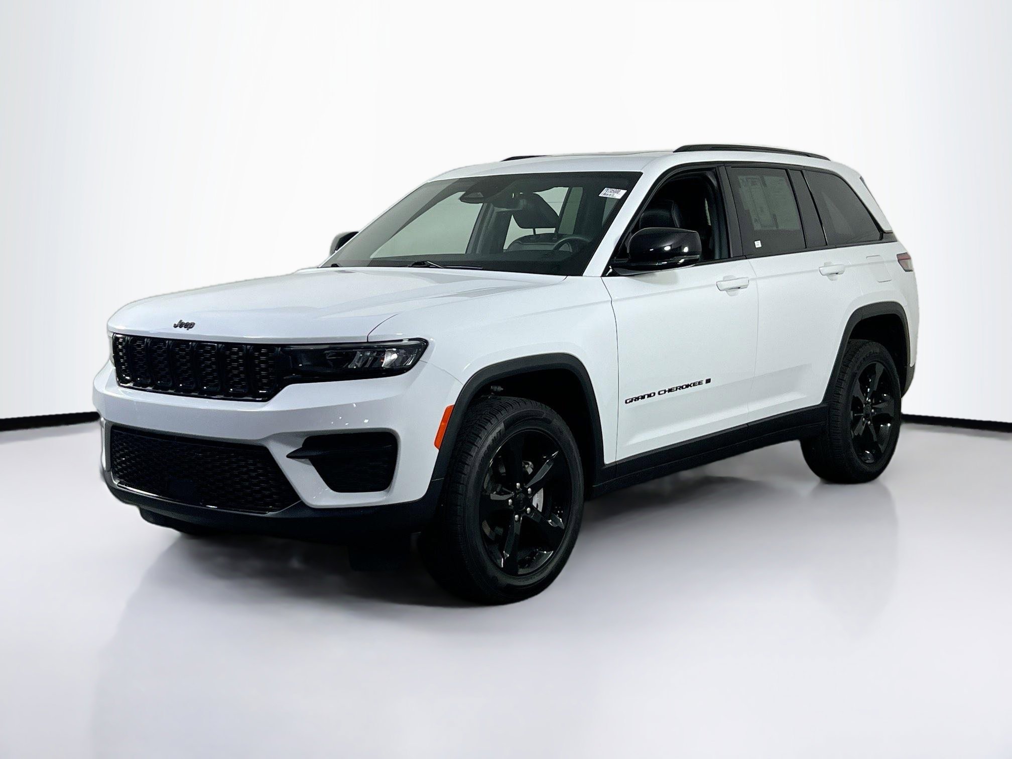 Used 2023 Jeep Grand Cherokee Altitude image 1