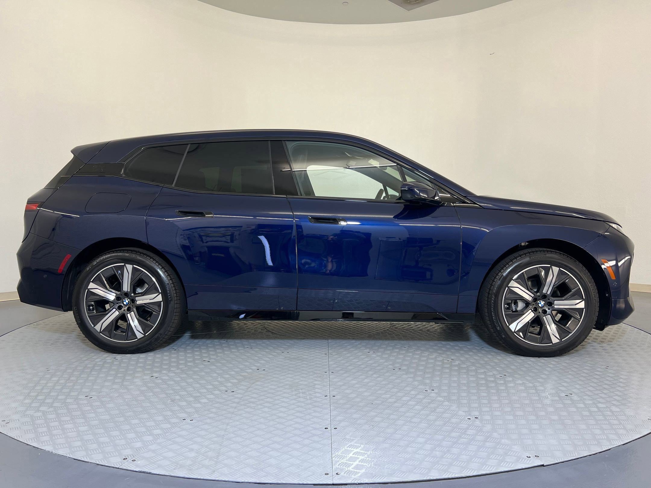 Used 2026 BMW iX xDrive45 AWD/4WD image 8