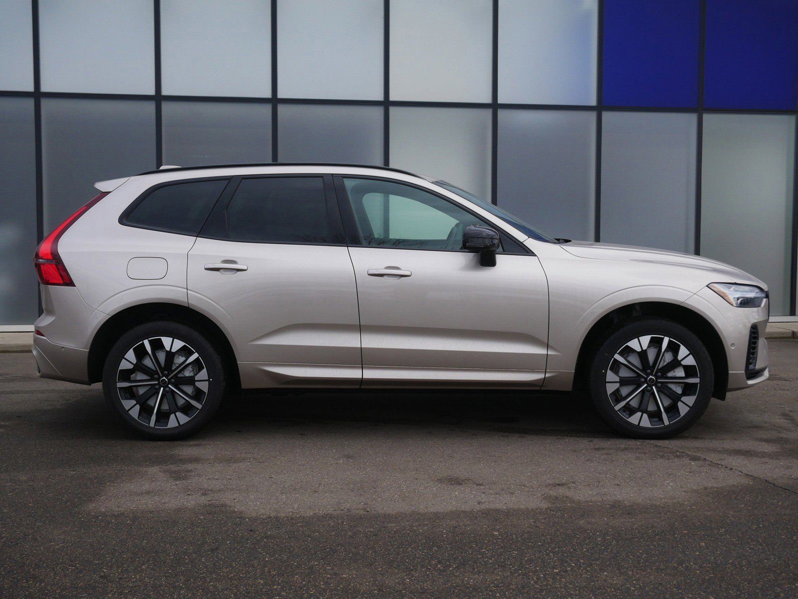 New 2026 Volvo XC60 T8 Plus w/ Protection Package Premier image 2