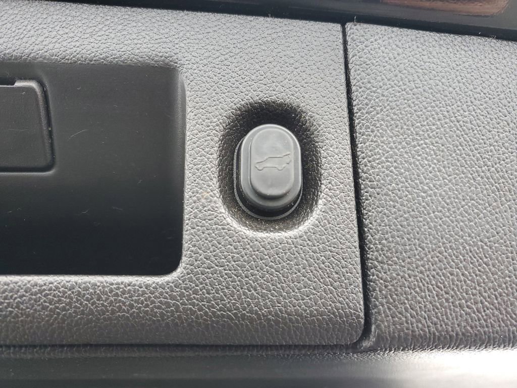 Used 2017 Chevrolet Suburban LT w/ LT Signature Package image 34