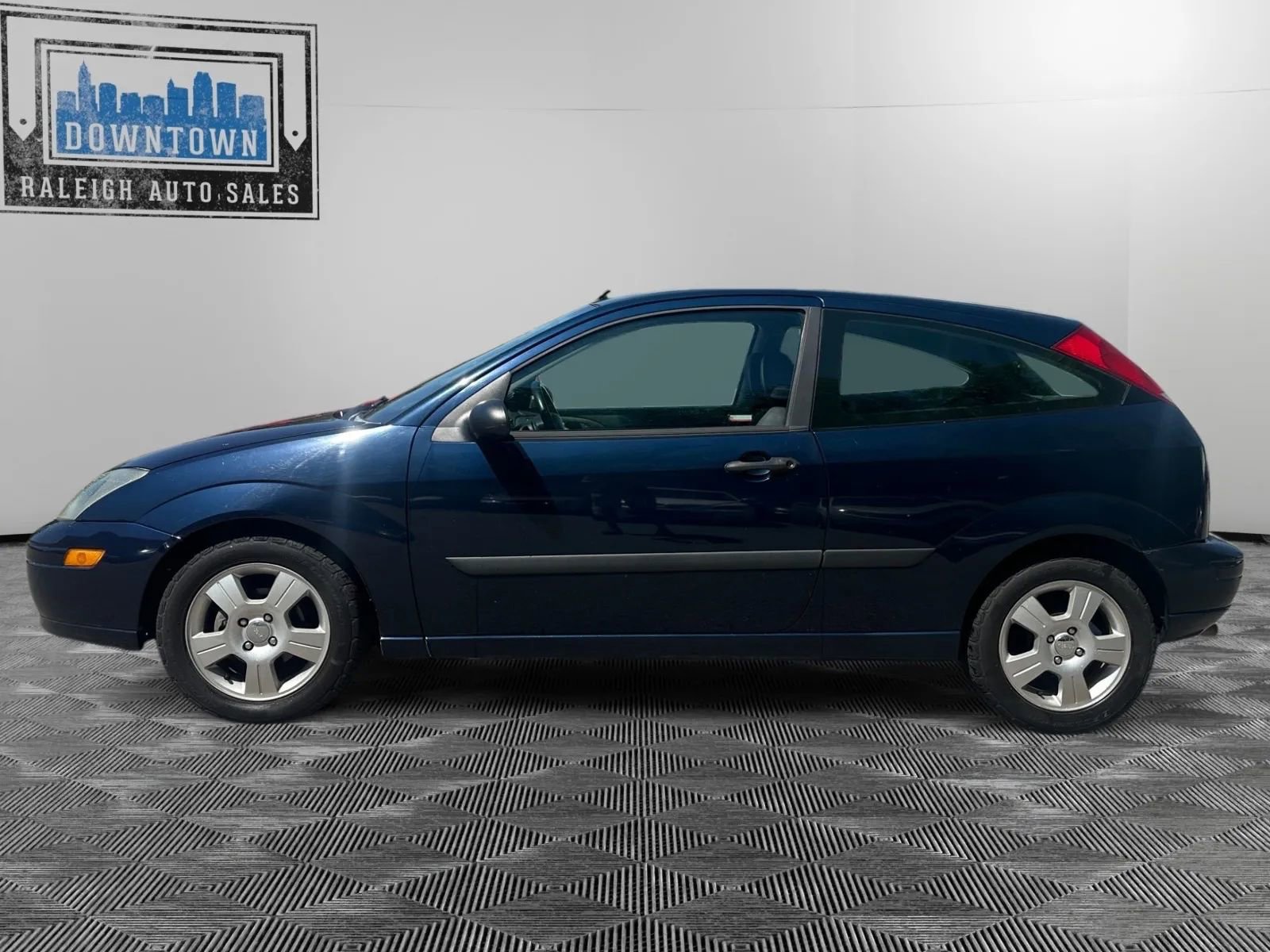Used 2003 Ford Focus ZX3 Hatchback FWD image 9