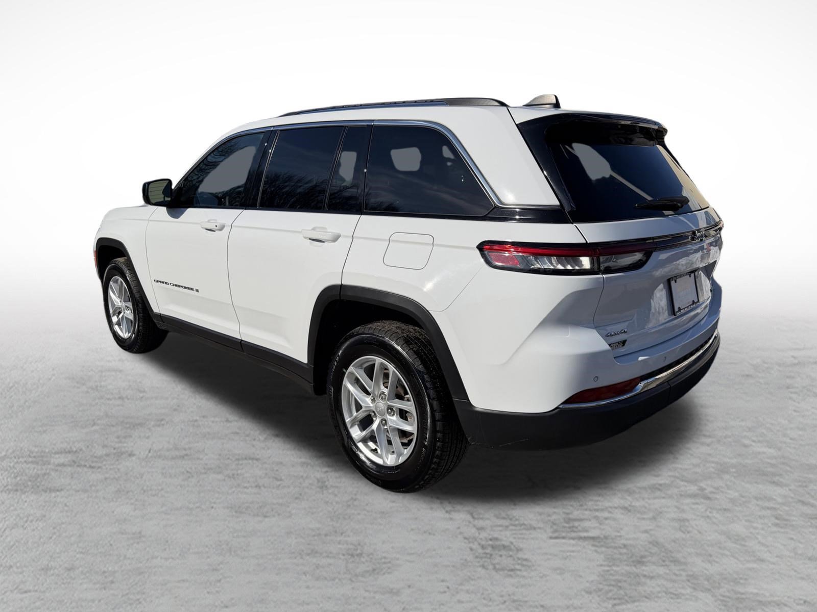 Used 2024 Jeep Grand Cherokee Laredo X w/ Trailer Tow Package image 5