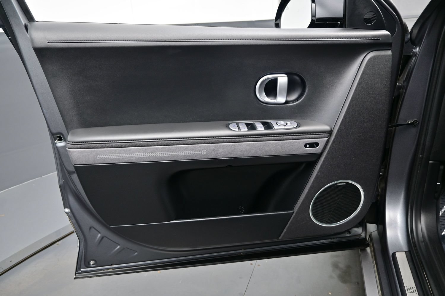 Certified 2024 Hyundai Ioniq 5 Limited AWD/4WD image 9
