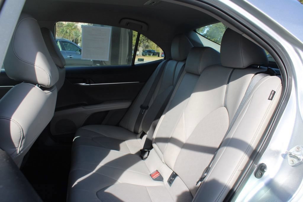Used 2023 Toyota Camry XSE FWD image 4