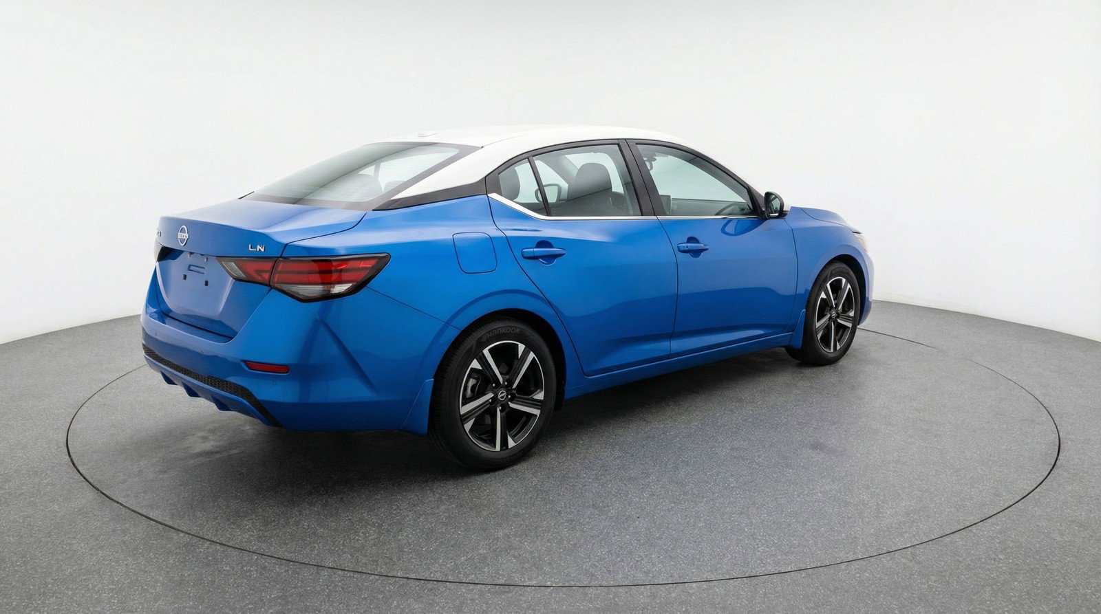 Used 2025 Nissan Sentra SV image 9