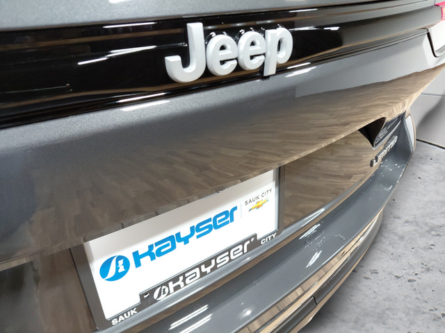 Used 2024 Jeep Grand Cherokee Limited w/ Trailer Tow Package AWD/4WD image 13