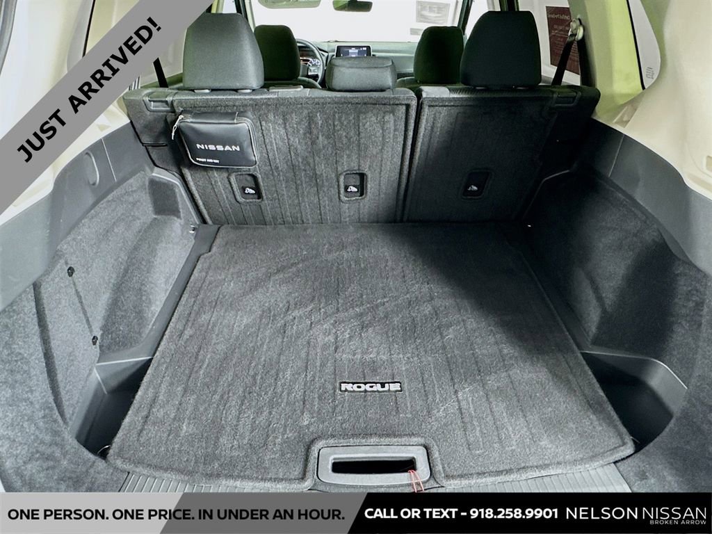 Certified 2025 Nissan Rogue SV image 24