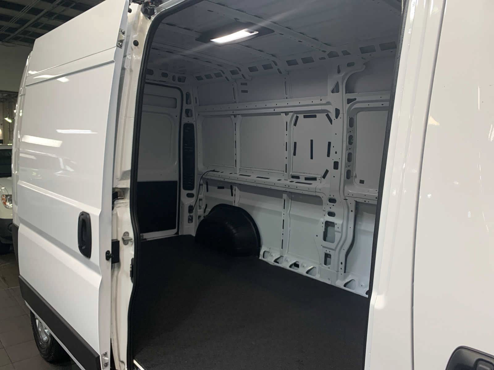 Used 2024 RAM ProMaster 2500 w/ Quick Order Package 22G SLT FWD image 4