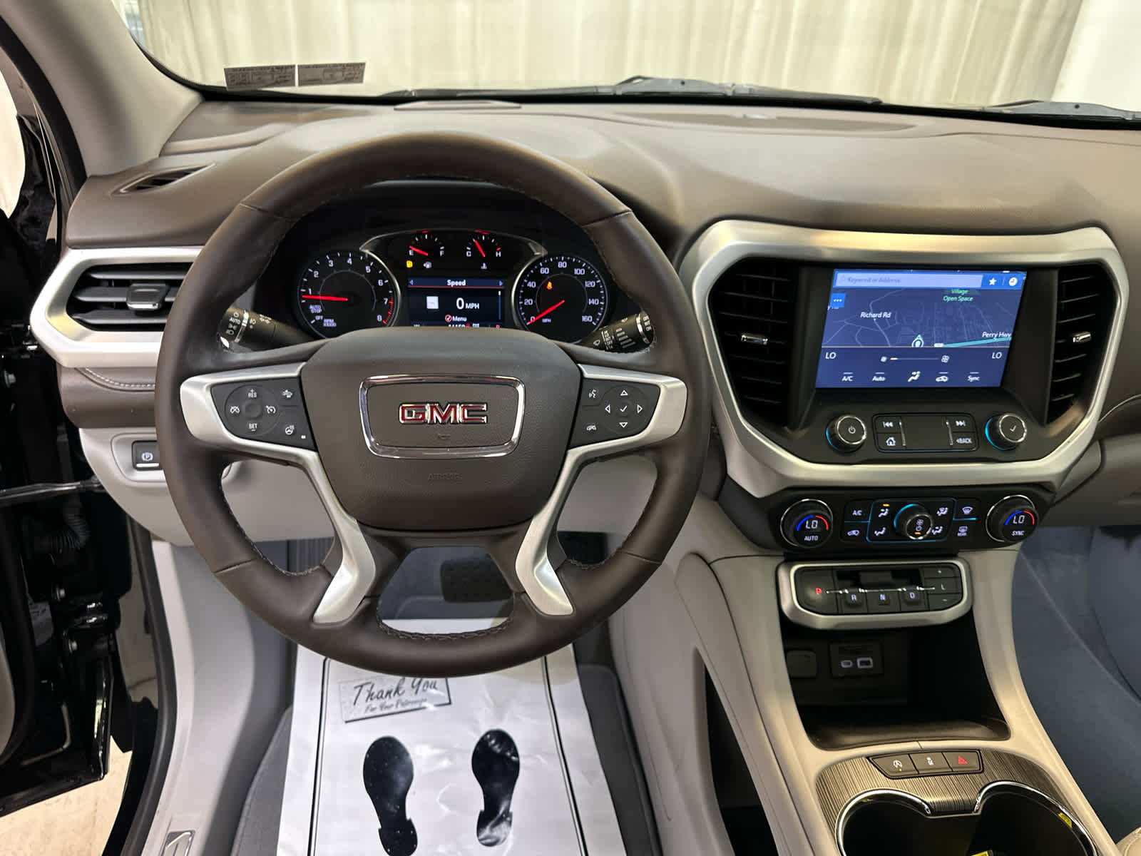Used 2023 GMC Acadia SLT w/ Preferred Package AWD/4WD image 3