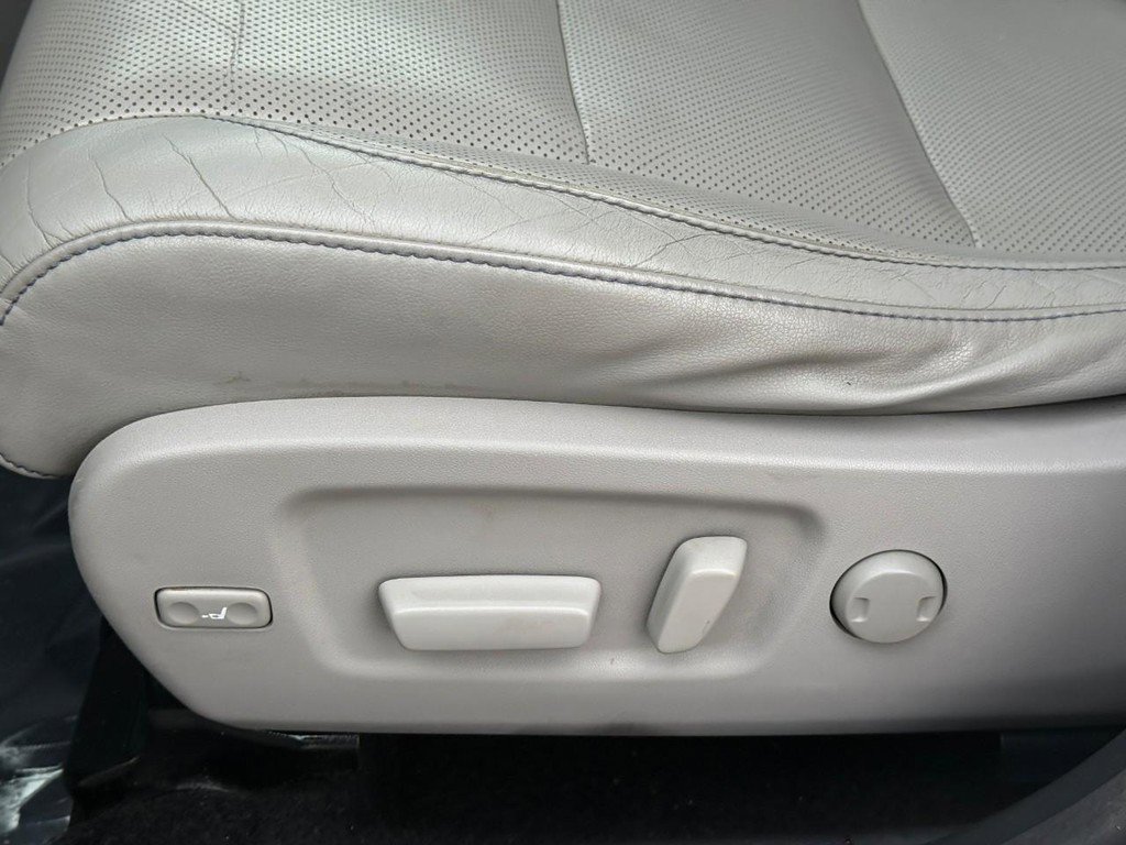 Used 2015 Toyota Highlander Limited image 23