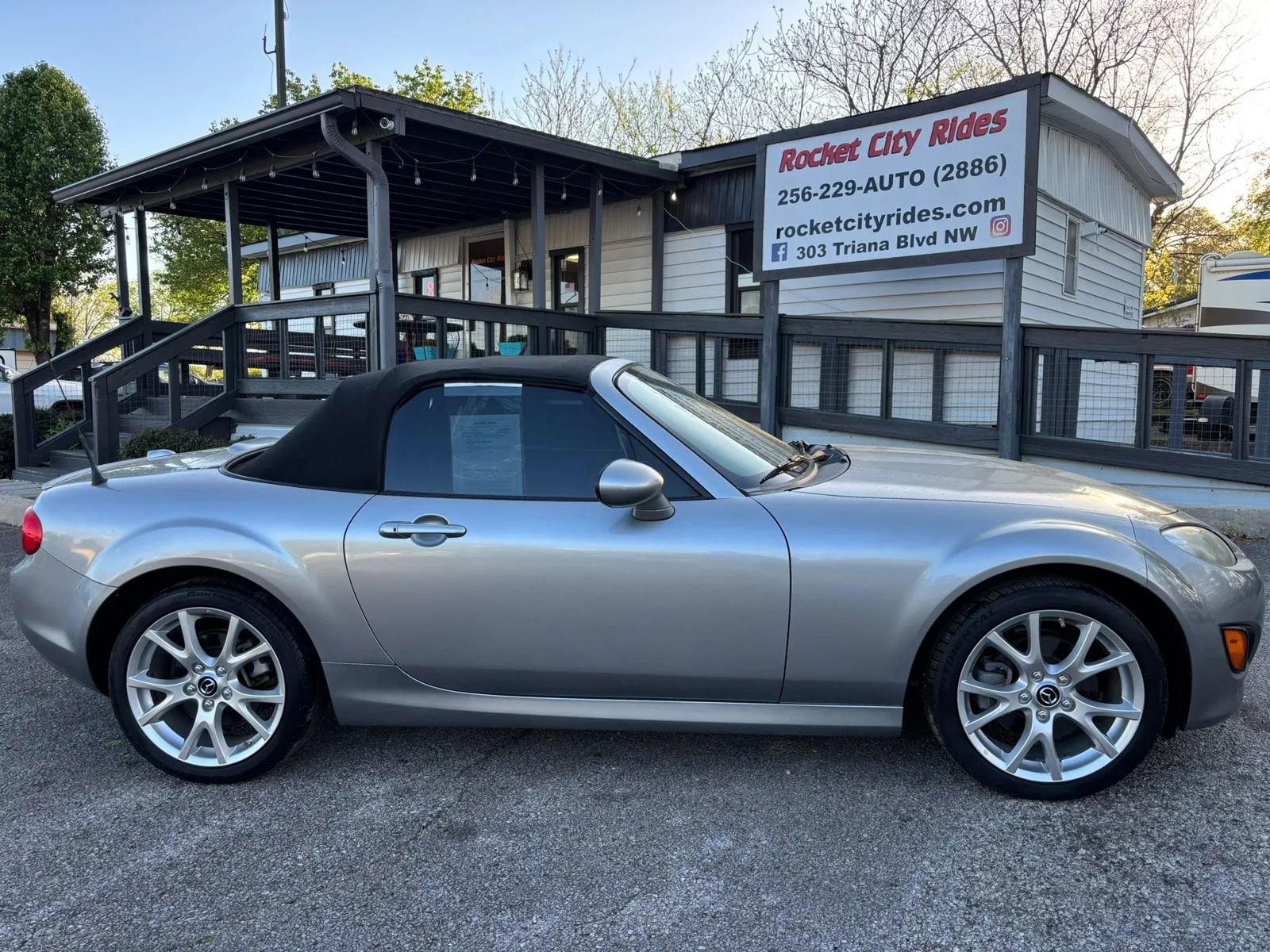 Used 2009 MAZDA MX-5 Miata Grand Touring w/ Premium Pkg RWD image 2