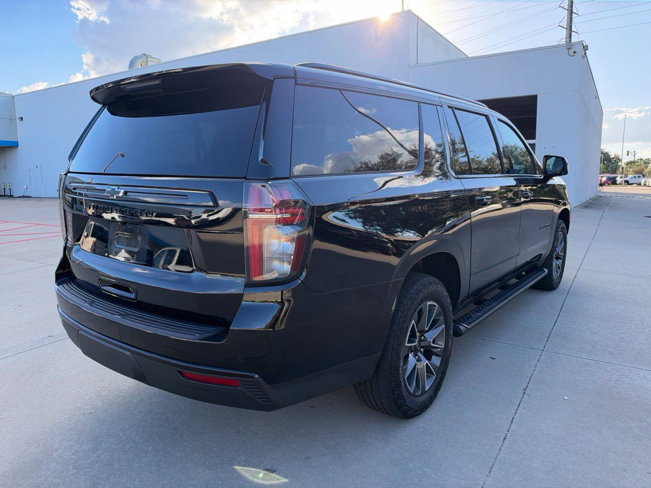 Used 2024 Chevrolet Suburban Z71 w/ Luxury Package AWD/4WD image 5