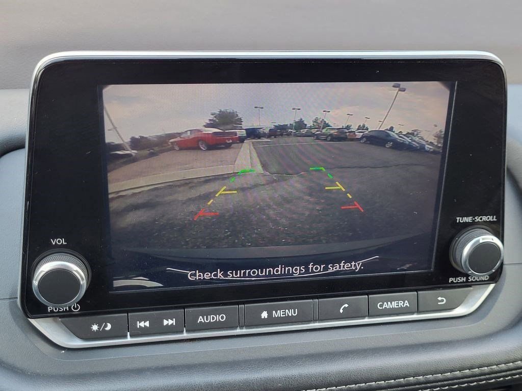 Used 2023 Nissan Rogue SV image 14