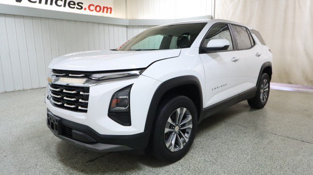 Used 2025 Chevrolet Equinox LT FWD image 2