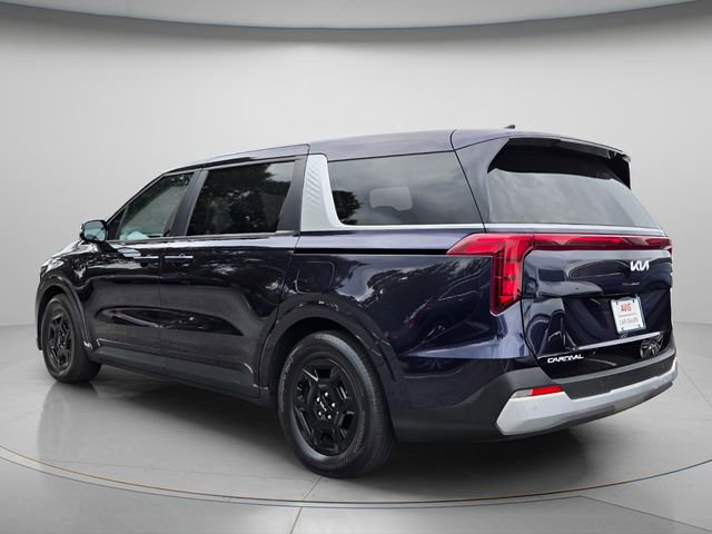 Used 2025 Kia Carnival FWD image 5