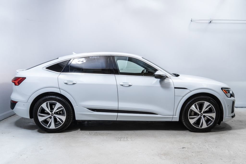 Used 2024 Audi Q8 e-tron Premium Plus image 8