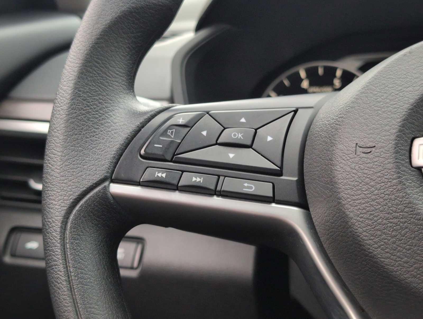 Used 2025 Nissan Altima 2.5 SV FWD image 23