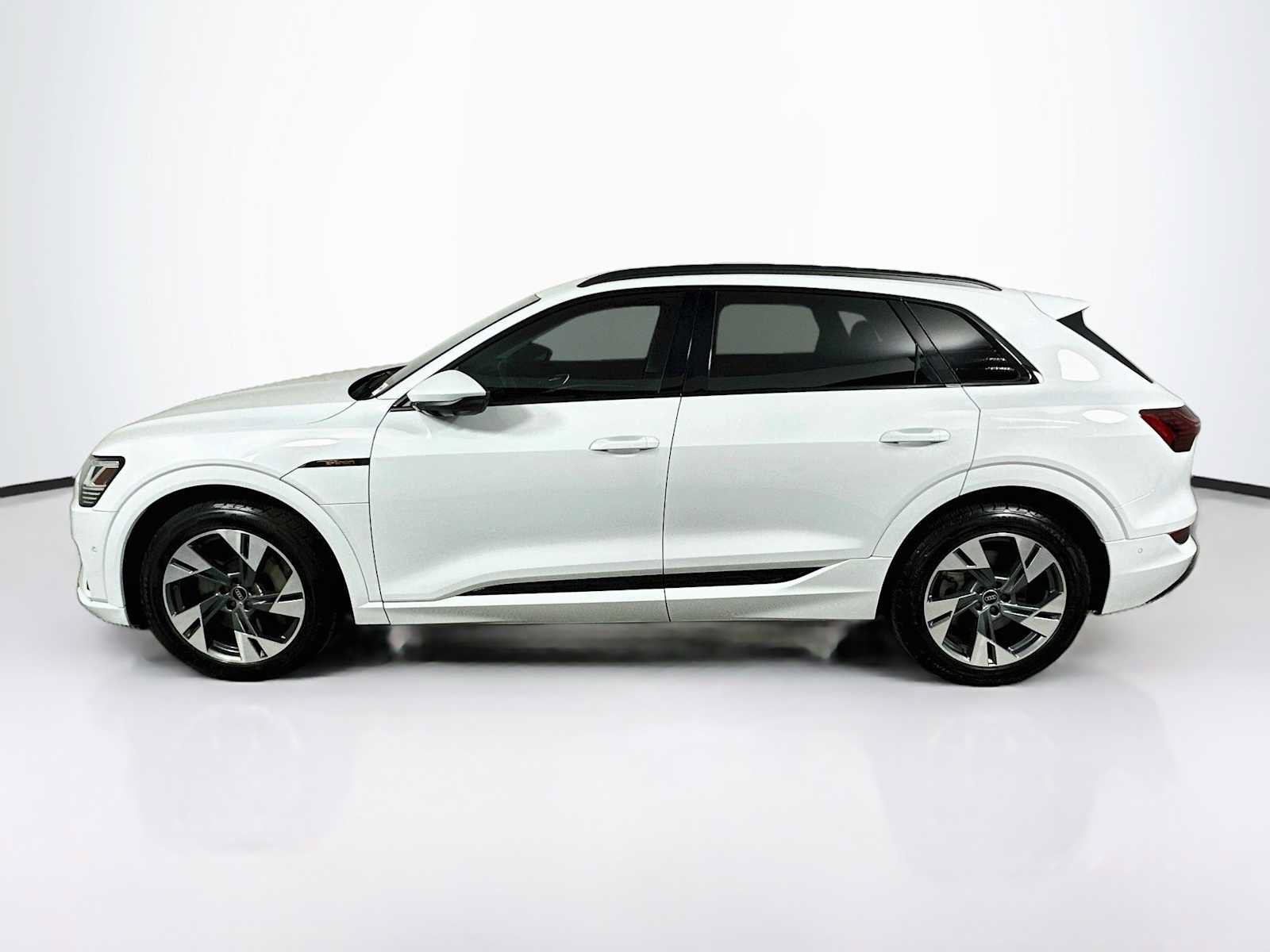 Used 2023 Audi e-tron Premium AWD/4WD image 2