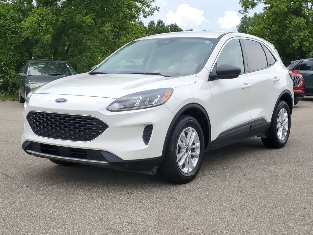 Certified 2022 Ford Escape SE w/ Cold Weather Package AWD/4WD image 2