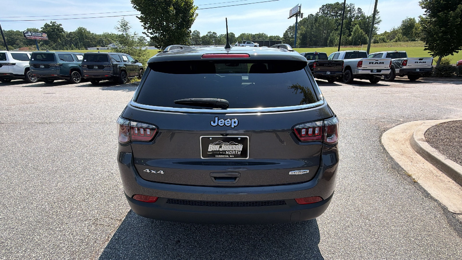 Used 2024 Jeep Compass Latitude AWD/4WD image 9