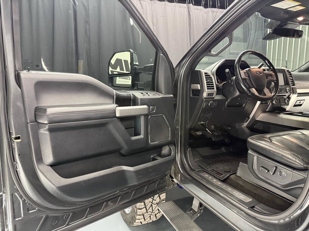 Used 2018 Ford F250 Platinum w/ Platinum Ultimate Package AWD/4WD image 17