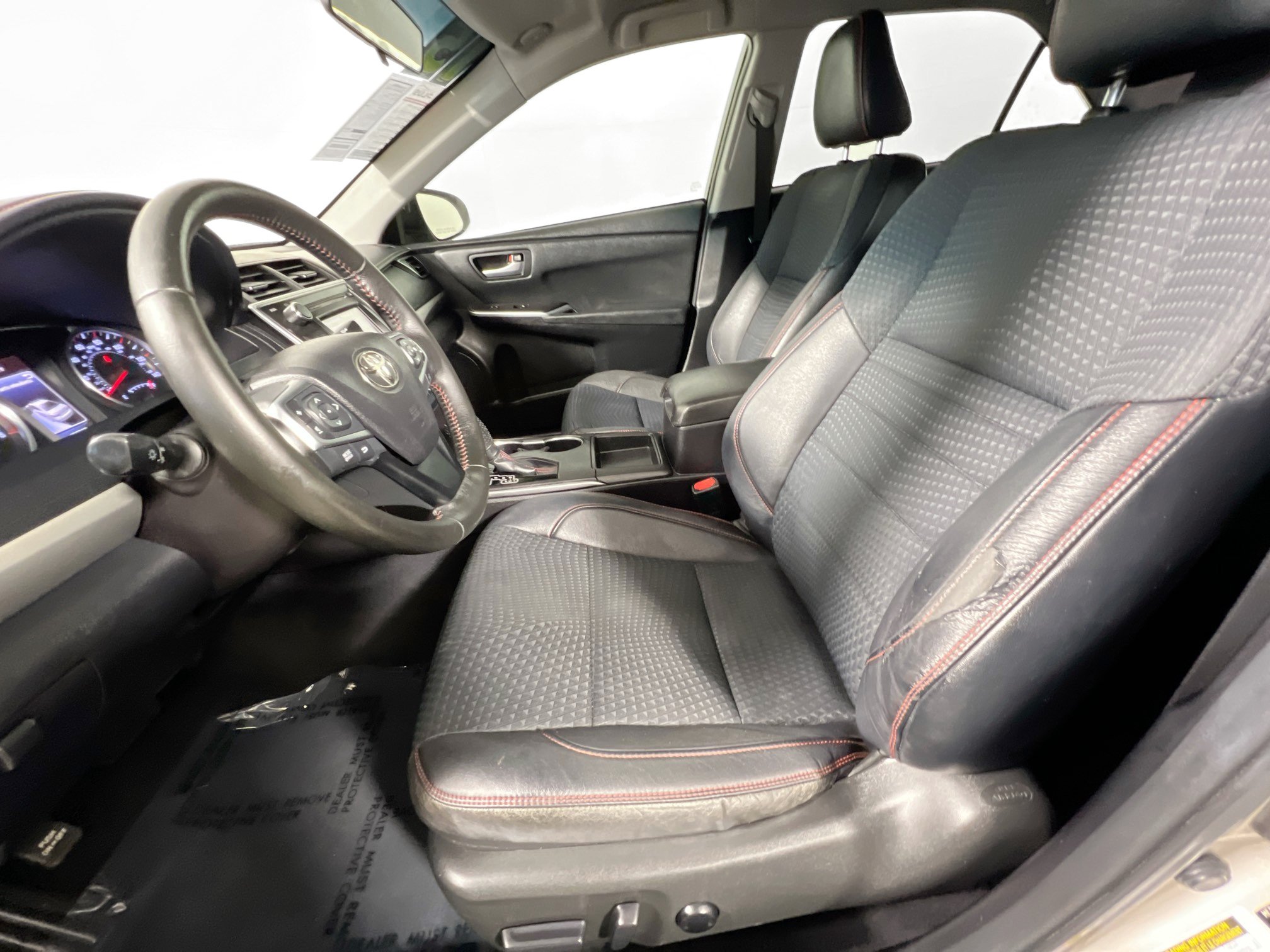 Used 2015 Toyota Camry SE FWD image 15