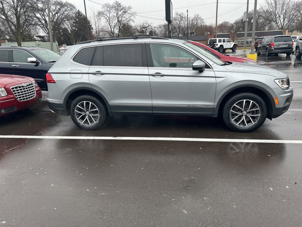 Used 2020 Volkswagen Tiguan SE w/ Panoramic Sunroof Package image 4