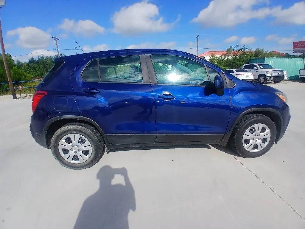Used 2017 Chevrolet Trax LS FWD image 4