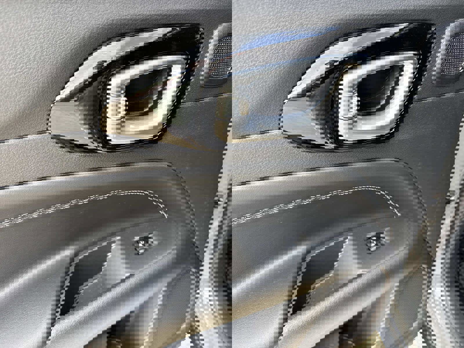 Used 2023 Jeep Compass Altitude w/ Sun and Sound Group image 29