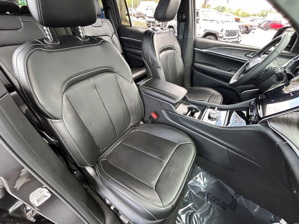 Used 2025 Jeep Grand Cherokee L Limited w/ Luxury Tech Group II image 49