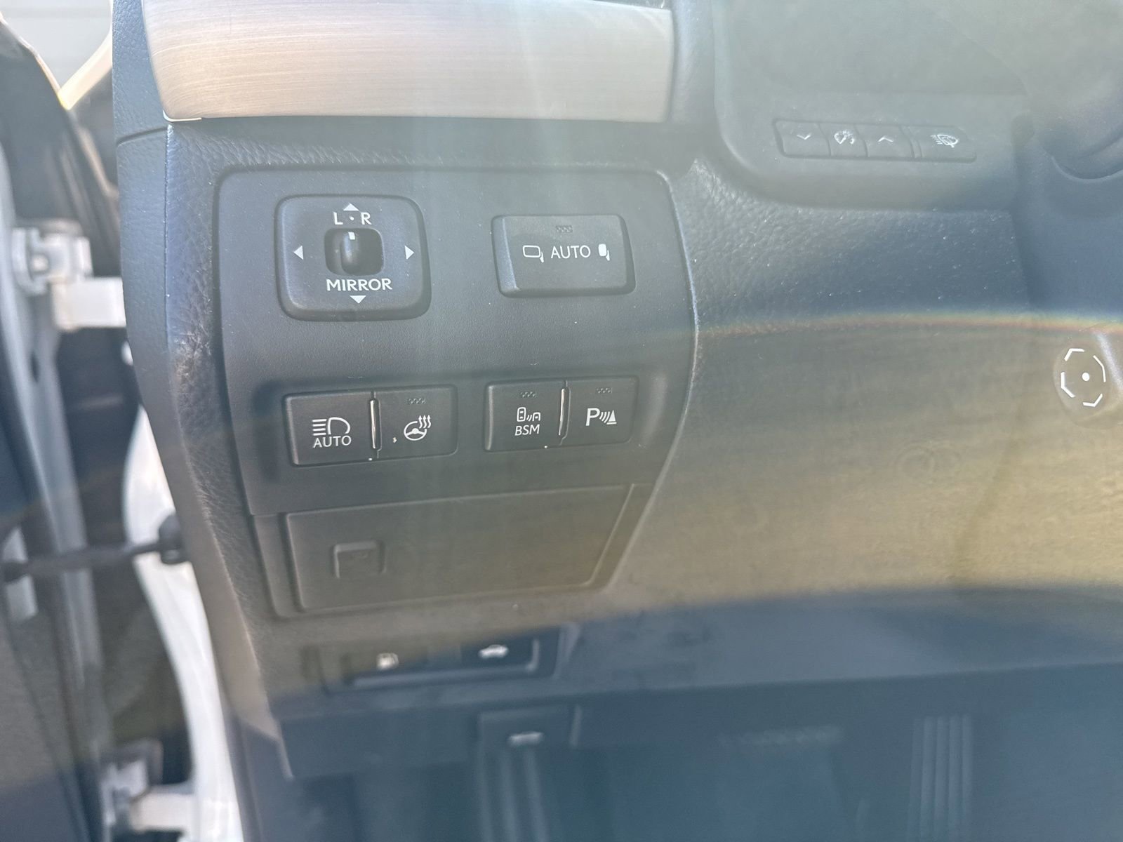 Used 2013 Lexus LS 460 AWD w/ Comfort Pkg image 12